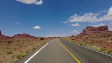 Sürücü Plakası Vadisi Sahnesi Dr. HWY163 S 16 Arka Görüş Arizona Utah Güneybatı ABD