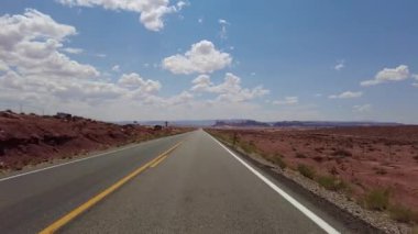 Sürücü Plakası Vadisi Sahnesi Dr. HWY163 S 17 Ön Manzara Arizona Utah Güneybatı ABD