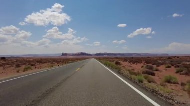 Sürücü Plakası Anıtı Vadisi Sahnesi Dr. HWY163 S 19 Ön Görüş Arizona Utah Güneybatı ABD