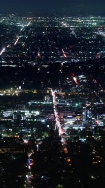 Los Angeles ve Hollywood 'un Kaliforniya' nın Işık Izgaralarının Dikey Çekimi