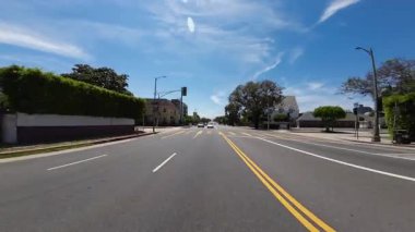 Los Angeles Olimpiyat Bulvarı Doğuya giden 06. Arka Manzara Highland Bulvarı Kaliforniya plakalı ABD Ultra Geniş