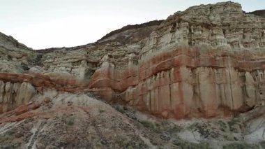 Mojave Çölü Kaliforniya 'da Red Rock Kanyonu Günbatımı Hava Çekimi Dolly L