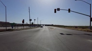 Güney Kaliforniya Kamyon Durağı 5 ve 58 Otoyol 03 Buttonwillow ABD 'nin Arkadan Bakış Sürücü Plakaları