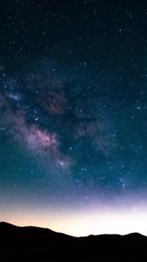 Dikey Samanyolu Galaksisi Yaz Gecesi Gökyüzü Kızıl Kaya Kanyonu 'nun Üzerinde Kaliforniya Zaman Hızı Astrofotoğrafçılığı