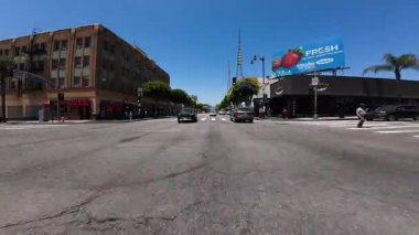 Hollywood Bulvarı, Westbound 09 Front View Cahuenga Bulvarı Sürücü Plakası ABD Ultra Geniş