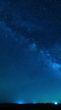 Dikey Samanyolu Galaksisi: Yıldızlara Bakış Haziran: Gökyüzü Hızlandırılmış Astrofotoğrafçılık