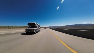 Reno 'dan Washoe City Çevre Yolu 580 ve 395 Güney Arka Manzara 03 Sürücü Plakası Nevada ABD Ultra Geniş