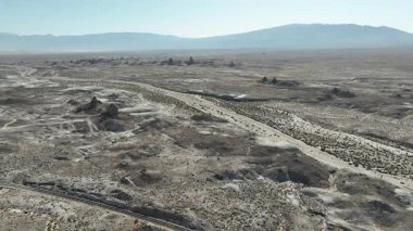 Trona Zirvesi Kaya oluşumunun Havadan Çekimi R California