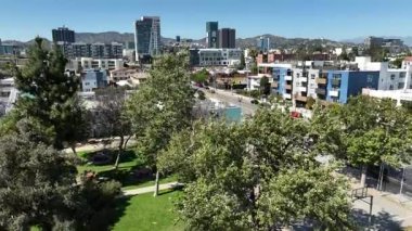 Hollywood Havacılık Parkı ve Cahuenga Bulvarı