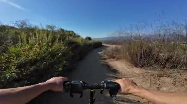 Dağ Bisikleti POV Los Angeles Baldwin Hills Culver City California 'ya bakıyor