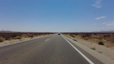 395 Manzaralı Byway Güney 4 Ridgecrest 'ten Red Rock Canyon 06 Ön Manzara Çok Kameralı Araç Plakası Sierra Nevada California Mt.