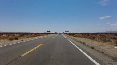 395 Manzaralı Byway Güney 4 Ridgecrest 'ten Red Rock Canyon 07 Ön Manzara Çok Kameralı Araç Plakası Sierra Nevada California Dağı