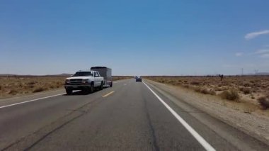 395 Manzaralı Byway Güney 4 Ridgecrest 'ten Red Rock Canyon 08 Front View Çok Kameralı Araç Plakası Sierra Nevada California