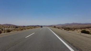 395 Manzaralı Byway Güney 4 Ridgecrest 'ten Red Rock Canyon 09 Front View Çok Kameralı Araç Plakası Sierra Nevada California