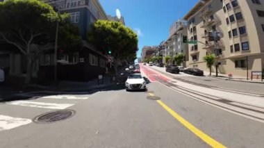 San Francisco şehir merkezi Kaliforniya St Eastbound 02 Arka Manzara Stockton St sürücü plakası Kaliforniya