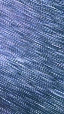 Kaliforniya 'da Whitney Dağı' nın üzerinde, Güneybatı Gök Galaksisi 'nde, Akvaryum Meteor Yağmuru ve Samanyolu Galaksisinin Dikey Yıldız İzleri.