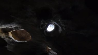 Vanalden Mağara Tavanı Yan Mağara Çıkışı - Kamera Topanga California ABD