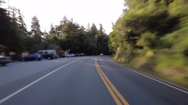 Big Sur Pasifik Sahil Otoyolu 2 Bixby Köprüsü 'nden Pfeiffer Eyalet Parkı' na 15 Arka Görünüm Multicam Sürücü Plakası Kaliforniya ABD