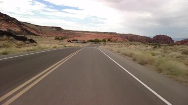 Plate Desert Snow Canyon Bulutlu S-06 Önden Utah Güneybatı ABD