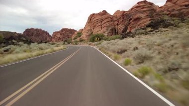 Plate Desert Snow Canyon Bulutlu S-08 Önden Utah Güneybatı ABD