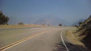 Kings Canyon Manzarası Doğu Bölümü 24 Doğu Bölümü Çok Kameralı Ön Görünüm View VIsta Sürücü plakası Sierra Nevada California Dağı ABD