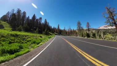 Lassen Volkanik Elmas Tepesi 02 Arka Görünüm Volkanik Miras Sahnesinin Sürücü Plakaları Güney Geçidi