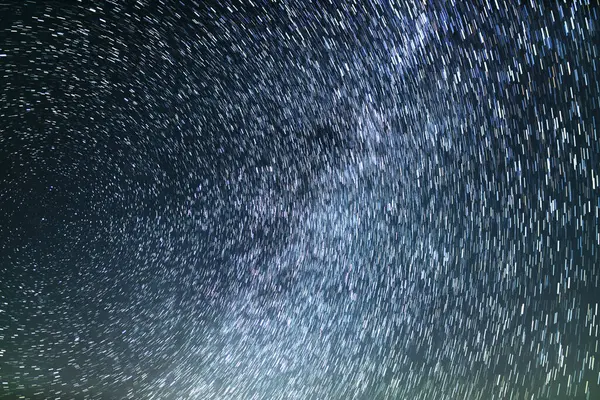Kuzey Kutup Yıldızı Yıldız Yolları 15 mm Kuzey Gökyüzü Astrofotoğrafçılığında