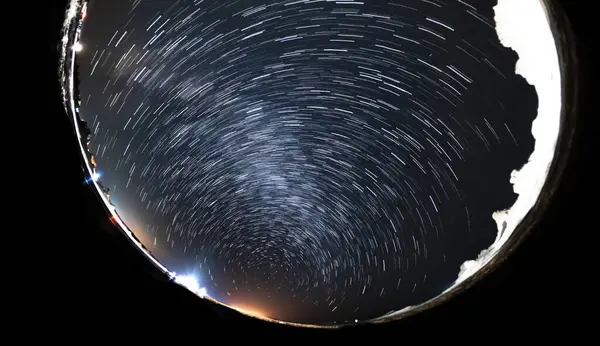 Fisheye Polaris 'in Evren Yıldız İzleri Kuzey Yıldızı Astrofotoğrafçılık Gece Gökyüzü