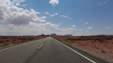 Anıt Vadisi Yolu 'nun Hiperlapse Sürüşü 163 Güney Önü 07 Arizona Utah Güneybatı ABD