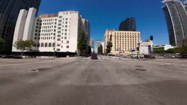 Los Angeles şehir merkezi Grand Ave Southbound 09 Arka Manzara 9. St Driving Plate California ABD Ultra Wide