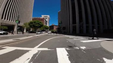 San Francisco Şehir Merkezi Pazarı St ve Davis St 01 Ön Manzara Sürücü Plakası Kaliforniya ABD Ultra Geniş