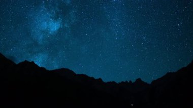 Delta Aquarids Meteor Duşu ve Samanyolu Galaksisi 50 mm Güneybatı Batı Sky Dağı Whitney Tepeleri Mavi Sierra Nevada ABD