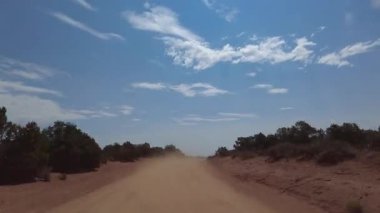 Muley Point Yolu Çölü 'nden Hiperlapse Sürüşü 01. Arka Görüş Utah Güneybatı ABD