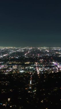 Los Angeles ve Hollywood 'un Kaliforniya' daki Işık Izgaralarının Dikey Çekimi