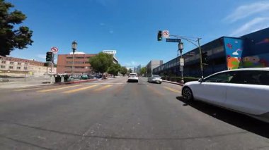 Los Angeles Wilshire Bulvarı doğuya doğru MacArthur Parkı 07. Önden Bonnie Brae St sürücü plakası Kaliforniya