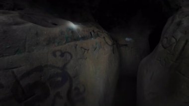 Vanalden Mağarası Yan Mağaraya Giriyor - Kamera Topanga California ABD