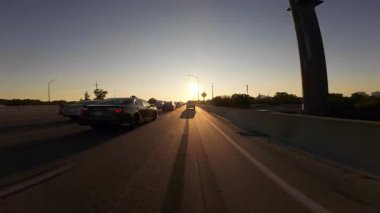 Sacramento Çevre Yolu 50 Batı 08 Ön Görüş Günbatımı Sürücü Plakası Kaliforniya ABD Ultra Geniş Geniş