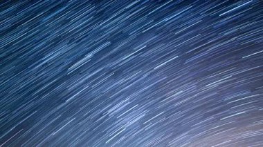Star Trails Night Sky 'ın Bahar Yıldızları Sezon Astrofotoğrafçılık Hızı