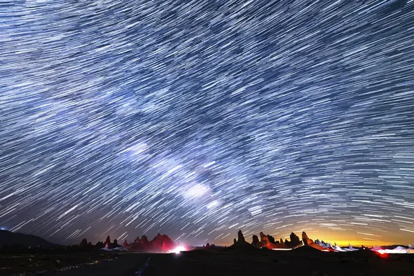 Güneydoğu Gök 'te Samanyolu' nun Yıldız Yolları 14 mm 'de Kaliforniya' da Trona Zirvesi Astrofotoğrafçılığında.