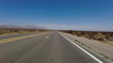 395 Kuzey Yolu 2 Kızıl Kaya Kanyonu 'ndan Ridgecrest 13 Cephe Görüntüsü Çok Kameralı Araç Plakası Sierra Nevada California Dağı