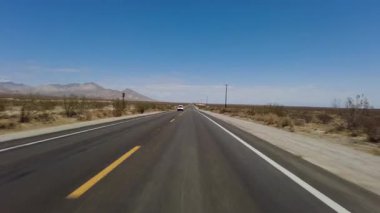 395 Kuzey Yolu 2 Kızıl Kaya Kanyonu 'ndan Ridgecrest 14 Cephe Görüntüsü Çok Kameralı Araç Plakası Sierra Nevada California Dağı