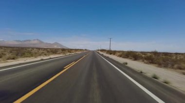 395 Kuzey Yolu 2 Kızıl Kaya Kanyonu Ridgecrest 15 Ön Manzara Çok Kameralı Araç Plakası Sierra Nevada California Dağı