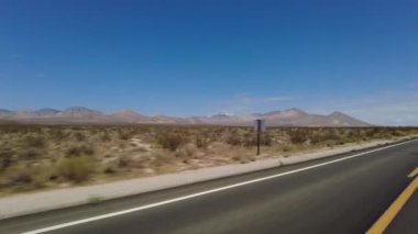 395 Kuzey Yolu 2 Kızıl Kaya Kanyonu 'ndan Ridgecrest 15 Çeyrek L Çok Kameralı Araç Plakası Sierra Nevada California Dağı