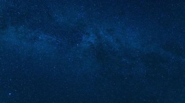 Astrofotoğrafçı Perseid Meteor Duşu ve Samanyolu Galaksisi Üst Görünümü Gökyüzü 01 Mavi Zaman Sürati