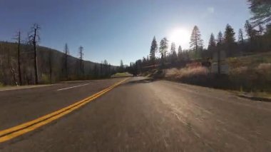 Kuzey Kaliforniya Eldorado Ulusal Orman Otoyolu 02 Ön Manzara 50 Batı ABD Ultra Geniş Plaka