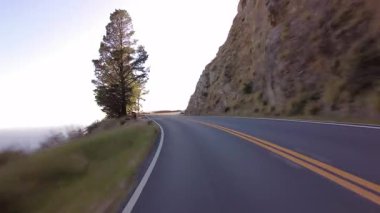 Big Sur Pasifik Sahil Otoyolu 3 Pfeiffer Eyalet Parkı 'ndan McWay Falls 3. Arka Görüş Multicam Sürücü Plakası Kaliforniya ABD