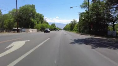 Doğu Sierra Bishop Karayolu 168 Doğu yönünde 09 numaralı sürücü plakası Sierra Nevada California Dağı ABD