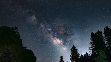 Samanyolu Galaksisi 24 mm Güneydoğu Gökyüzü Palomar Dağı 'nın Üzerinde Hızlandırılmış Astrofotoğrafçılık