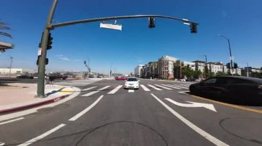 Los Angeles Şehir Merkezi Küçük Tokyo 01 Arka Manzarası 1. Cadde Westbound sürücü plakası ABD Ultra Geniş Arkası