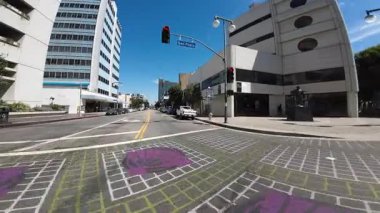 Los Angeles Şehir Merkezi Küçük Tokyo 04 San Pedro 'dan 2. Cadde' ye Kaliforniya plakası.